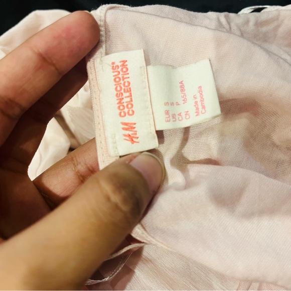 H&M light pink flower detailing top - Picture 8 of 8